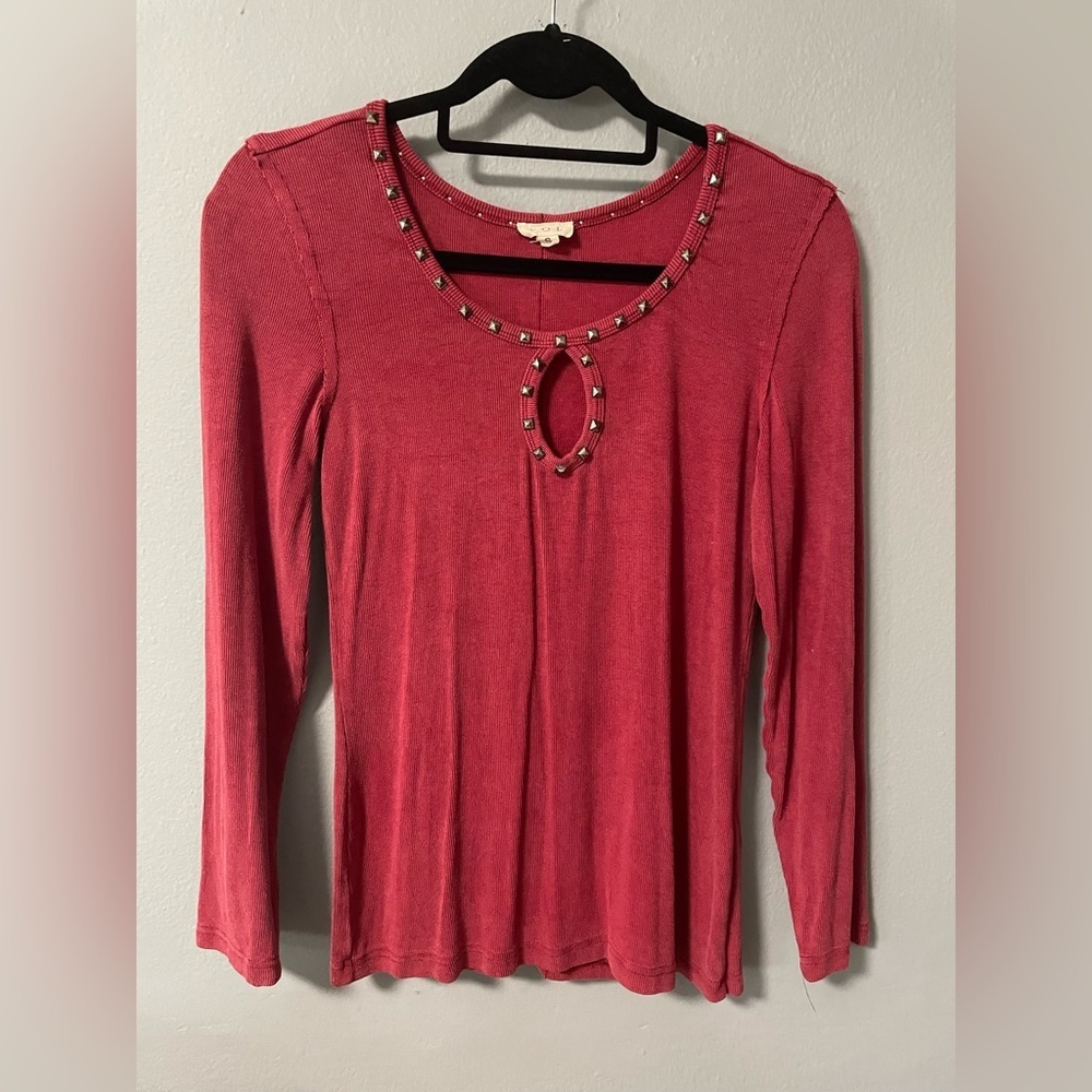 NWOT POL Studded Keyhole Ribbed Long Sleeve Top in Cranberry. Size Small